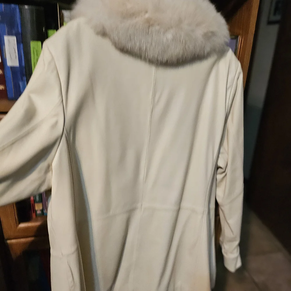 Gallery Cream Fur-Trimmed Trench Coat - Picture 2 of 4